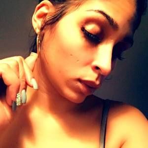 Meet your Posher, Saraya